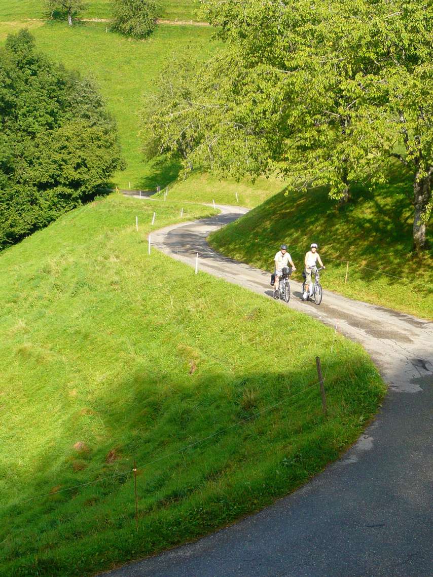 Ämme & Hügu Rundi Ämme & Hügu Rundi